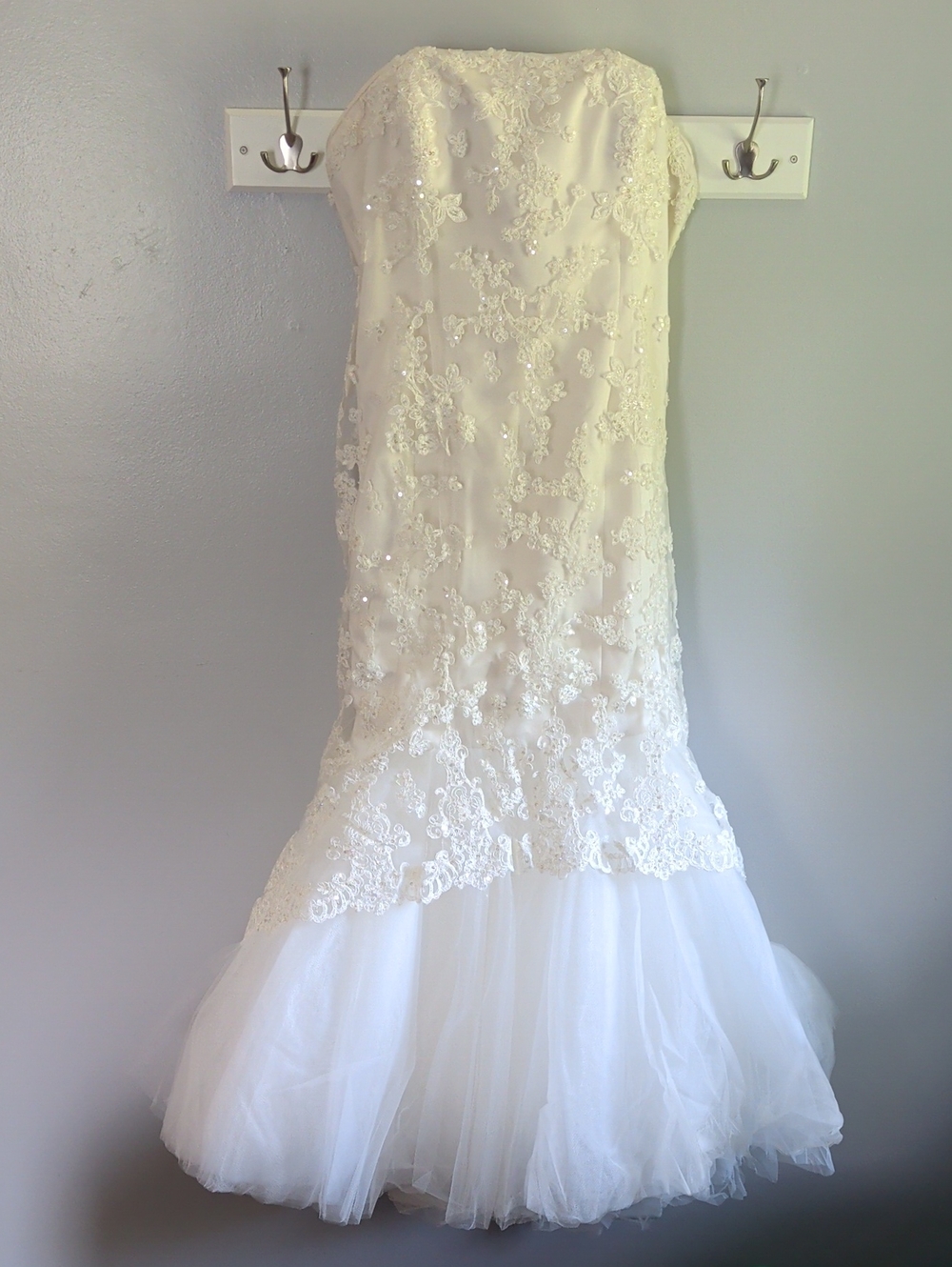 Ivory Lace Tulle Women's Dress - Elegant Floral Appliqué